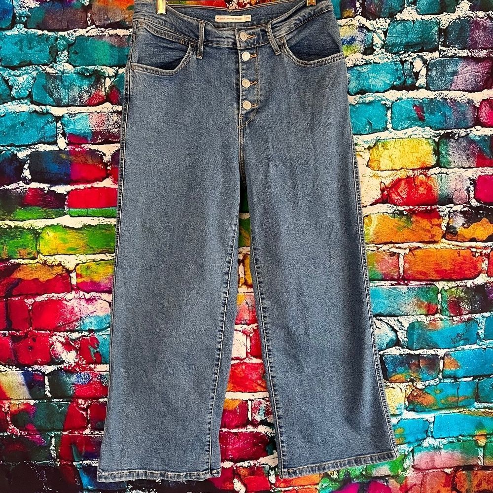 Levi’s mile high cropped wide leg button fly  jeans size 28